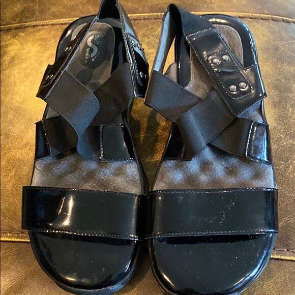 Soft Walk 8.5W patent black slip on sandals - Picture 1 of 10